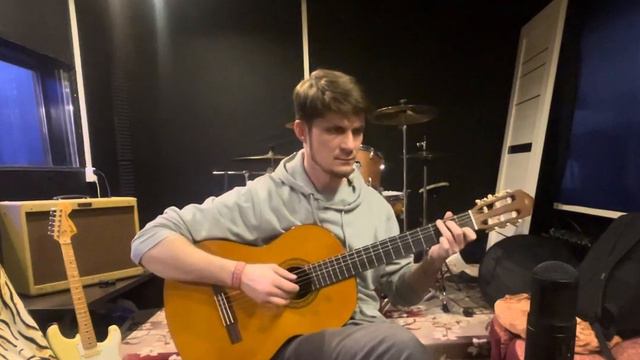 Обзор Ямаха С 40 .