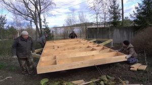 Собираем каркасный пол (щит) на сваях. Сразу делаем утепление. Удобный способ! Но есть нюансы.