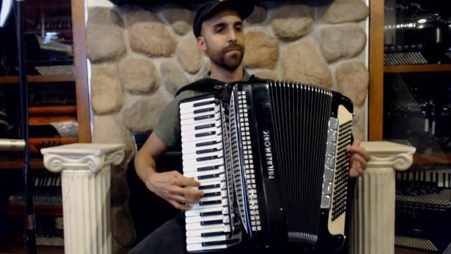 3024 - Black Philharmonic Piano Accordion LMMM 41 120 $3499 смотреть онлайн