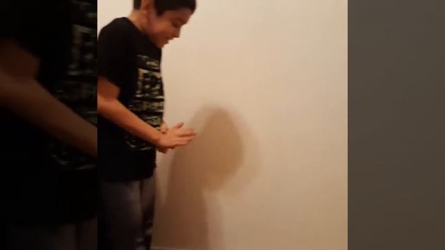Invisible Box Challenge | Benji's World смотреть онлайн