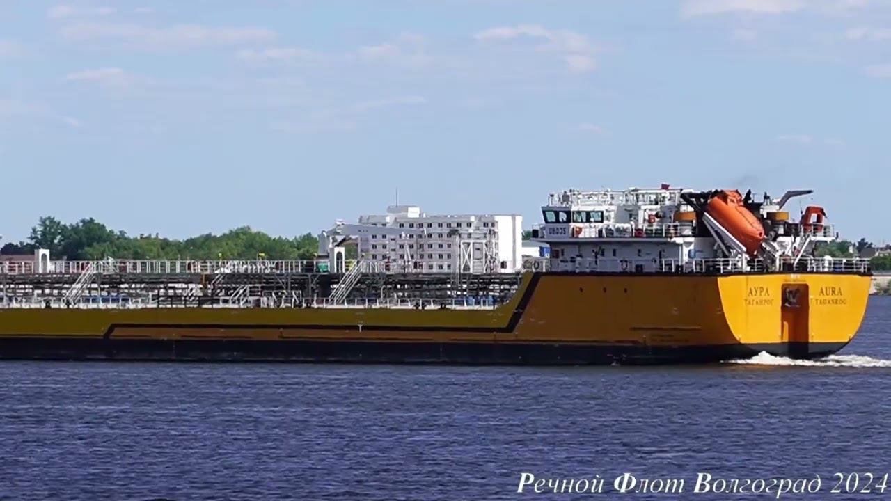 Теплоход АУРА проходит Город герой Волгоград смотреть онлайн