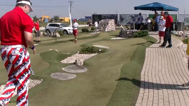 Greatest Mini-Golf Putt Ever (Almost) смотреть онлайн