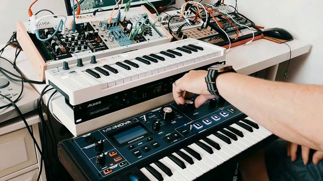 Eurorack, a Korg Volca keys and a Novation Mininova. #Cre8audio #niftybundle #korgvolca смотреть онлайн