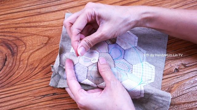 DIY Hexagon Patchwork Idea ┃HandyMumLin sewing project смотреть онлайн