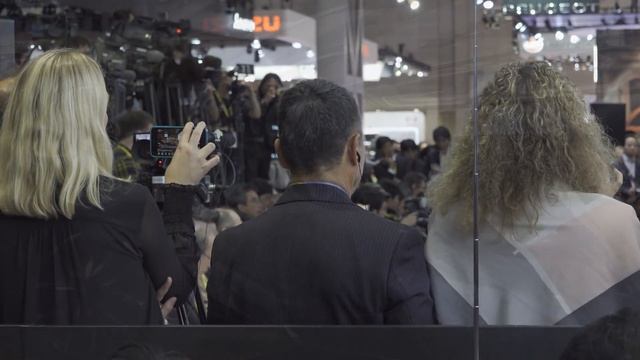 SONY FDR-AX700 4K HDR HLG Sample test video - TOKYO MOTOR SHOW 2017 смотреть онлайн