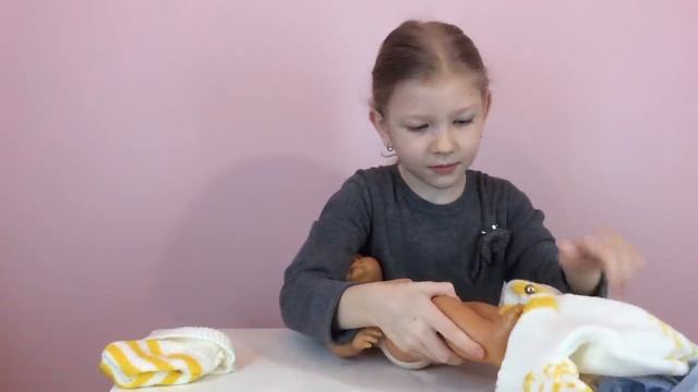 Одежда для куклы. Одеваем куклу. смотреть онлайн