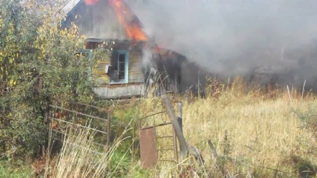ПОЖАР В ДЕРЕВЯННОМ ДОМЕ пгт КИРОВСКИЙ Кировского Приморского 12 октября ул Украинская 1В 2020 год. смотреть онлайн