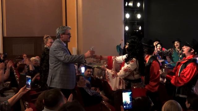 "Ночь в театре" Цыгане смотреть онлайн