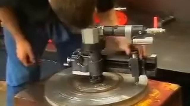 Mirage Machines - MM500I станок для обработки фланцев с установленной цангой смотреть онлайн