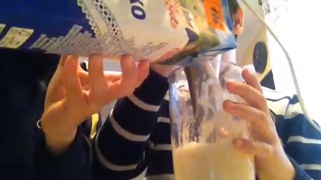 Как сделать банановый коктейль?? смотреть онлайн