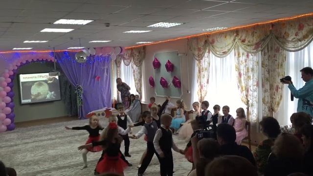 Танго на выпускном в садике при гимназии 1558 смотреть онлайн