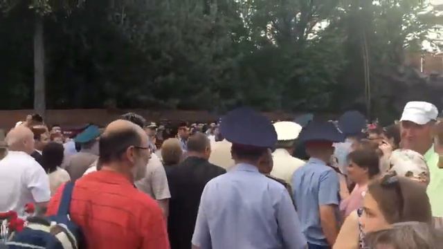 Василий Лановой в Алматы, в парке Двадцати восьми героев Панфиловцев. смотреть онлайн