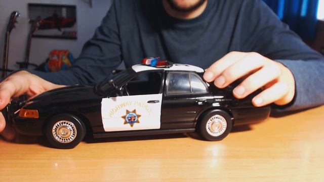 MODELISMO ESCALA 1:18 | FORD CROWN VICTORIA P.I. | MotorMax смотреть онлайн