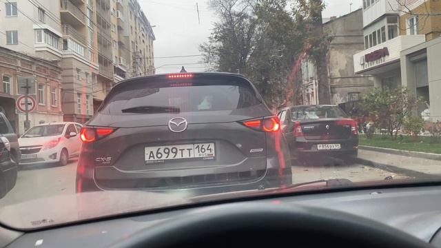 День из жизни ремонтника телефонов и оклейщика смотреть онлайн