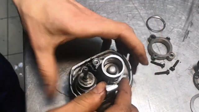 Перфоратор DeWalt D25123 (деволт D25123) вылетает бур, как снять переключатель, быстрая диагностика