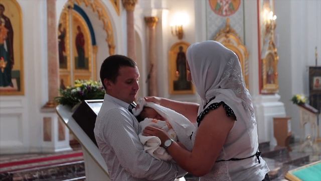 КРЕЩЕНИЕ ЕВОЧКИ ! КАК ПОКРЕСТИТЬ РЕБЕНКА В ЦЕРКВИ смотреть онлайн