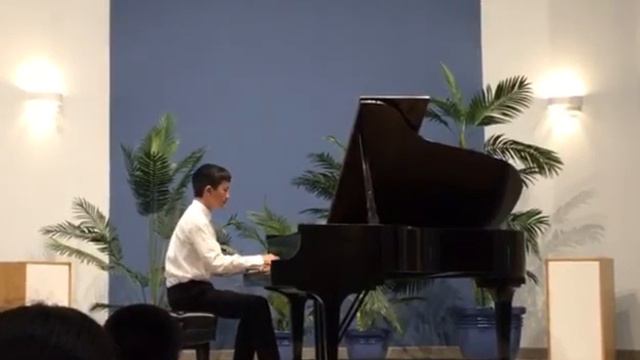 Jason (13) performed Federico Mompou's Cancion y Danza #5 смотреть онлайн