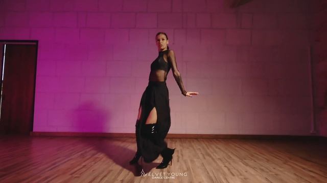 Måneskin - I WANNA BE YOUR SLAVE | Anastasia Safa | Vogue | VELVET YOUNG смотреть онлайн