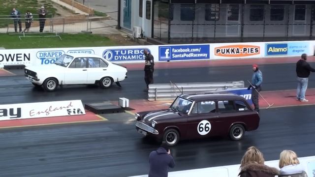 Ford Anglia 105e Estate vs Mk2 Escort at Santa Pod Raceway смотреть онлайн