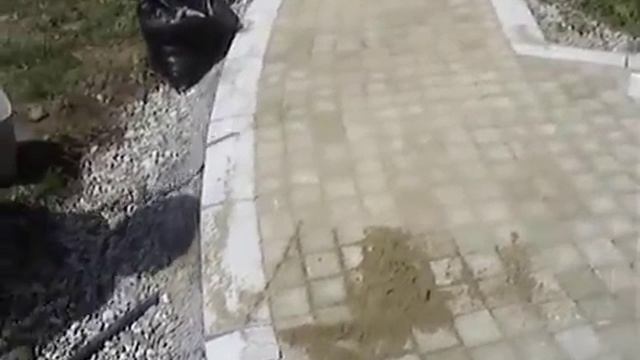 укладка тротуарной плитки возле дома смотреть онлайн