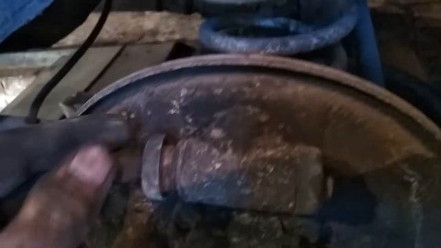 ВАЗ-2121 Нива - замена заднего тормозного цилиндра и тормозных колодок