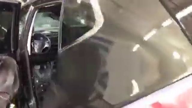 Оставляем не оклеенными шумкой лишь усилители и ребра жесткости Ниссан Х-Трейл смотреть онлайн