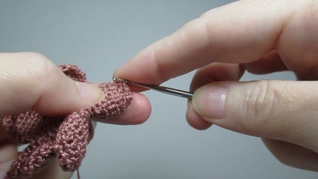 Обвязываю цветок столбиками без накида смотреть онлайн