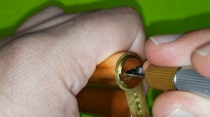 [ 124 ] ЧИСТЫЙ СПОСОБ КАК БЕЗ КЛЮЧЕЙ ВСКРЫТЬ ЦИЛИНДРОВЫЙ ЗАМОК ЗУБР ЭКСПЕРТ