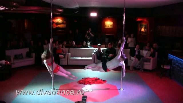 Мистический лес. Парень и девушка на пилоне от Диваданс смотреть онлайн