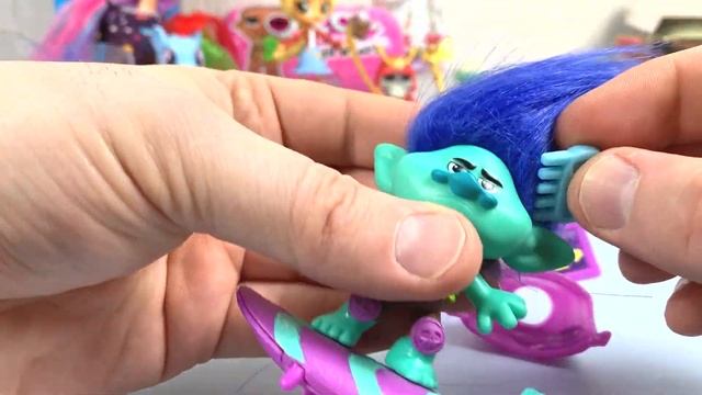 LOL в ЧЕРНОМ ЦВЕТЕ против СЕМЕЙКИ ТРОЛЛЕЙ. TROLL. Мультик. TREASURE X Сокровища. Распаковка. Часть смотреть онлайн