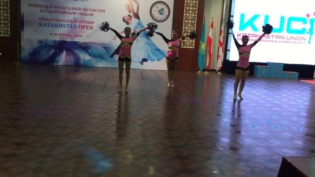 Мажоретки Помпоны - трио - Мелисбек Чолпон, Мирулан Керемет и Старченко Диана . смотреть онлайн