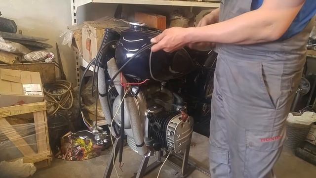 К-750 1961г. Первый запуск. Motorcycle KMZ K-750 1961. First engine start after repair. смотреть онлайн