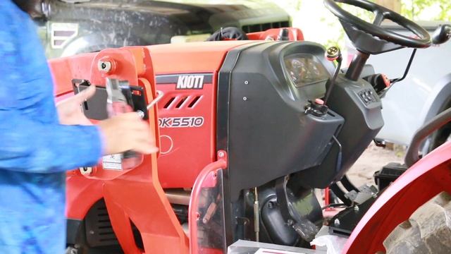 Saw Boss BEST Tractor Chain Saw Holder #kiotitractor #sawboss смотреть онлайн