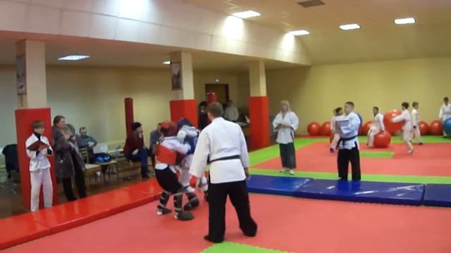 Бой 2. Чернова Екатерина (кр) - Колупаев Глеб (син).MP4 смотреть онлайн