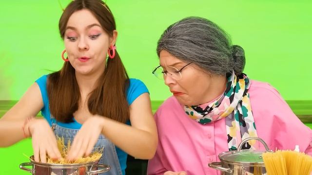 Кулинарный Челлендж: Я против Бабушки | Умные Гаджеты или Лайфхаки от RaPaPa Challenge