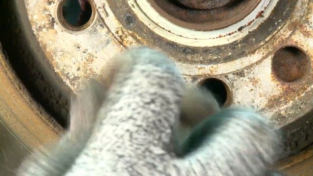 [ VOLKSWAGEN TIGUAN ] Замена передних тормозных колодок и дисков. Часть 1. Разбор смотреть онлайн