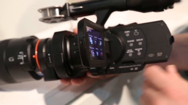 Käed küljes: Sony täiskaadersensori ja E-bajonetiga videokaamera NEX VG900 смотреть онлайн