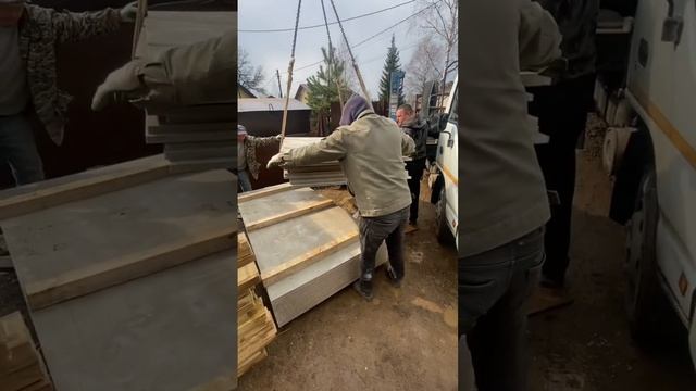 Привезли пол на второй этаж. Цсп 2см. Вес одной плиты 110кг?