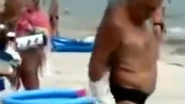 Пьяные мужчины на пляже смотреть онлайн