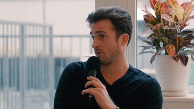 Just Broke Up? This Conversation Will Give You the Closure You Need (Matthew Hussey) смотреть онлайн