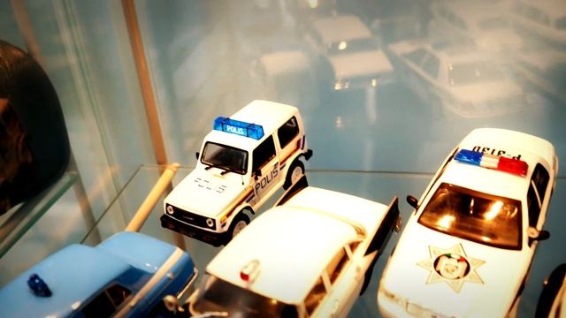 Kultowe Wozy Policyjne - cała kolekcja - DeAgostini 1:43 смотреть онлайн