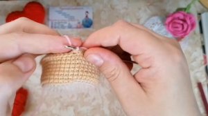 Подробный бесплатный мастер-класс, пошагово крючком. Игольница-пирожное из любой пряжи.  И.Полищук