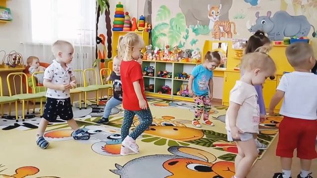 Сиреневая (средняя группа). Хореография