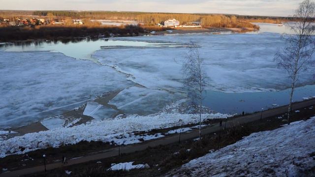 12.04.2016. Киров, Вятка, ледоход начинается... смотреть онлайн