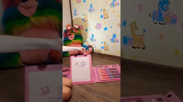 Художественный набор. Чемодан творчества. смотреть онлайн