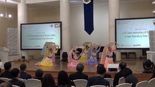 Корейский танец "Цветочный ветер" смотреть онлайн