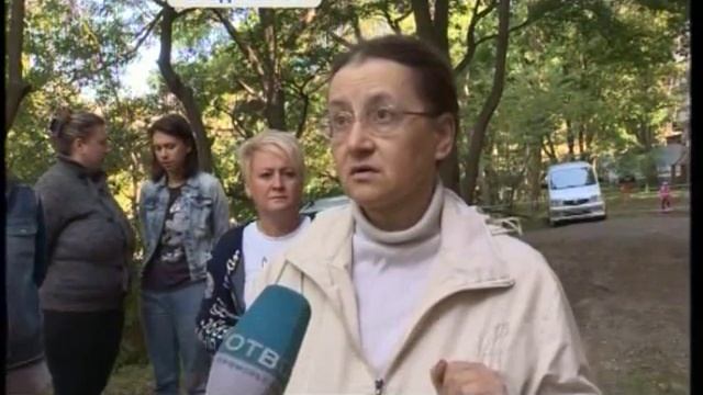 Жильцы одной из многоэтажек задыхаются от запаха из собственного подвала смотреть онлайн