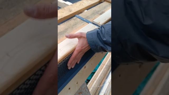 Как монтировать обрешетку под металлочерепицу.