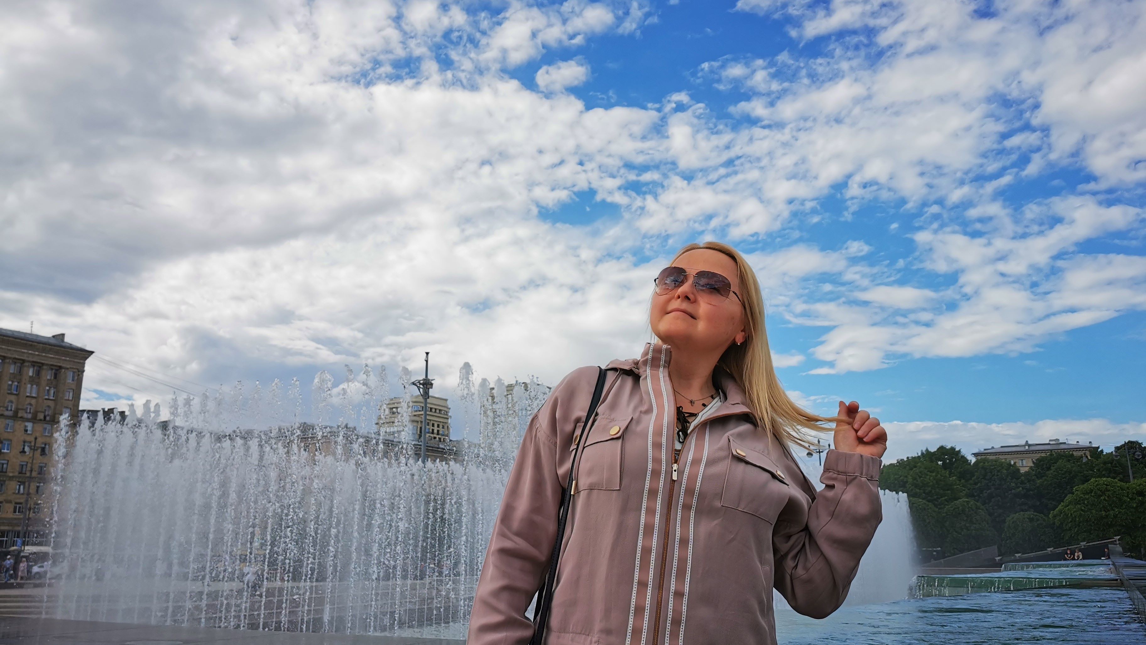 Московская площадь: в 5 раз больше Красной площади и симфония 11 фонтанов на 13 га. Санкт-Петербург смотреть онлайн