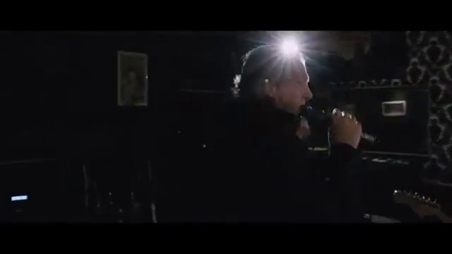 Josh Homme & Troy Van Leeuwen - Train in Vain смотреть онлайн